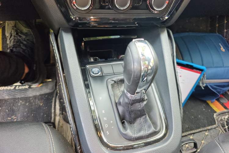 Used Volkswagen Sagitar 2018 1.6L Automatic Comfort Model Gear Lever