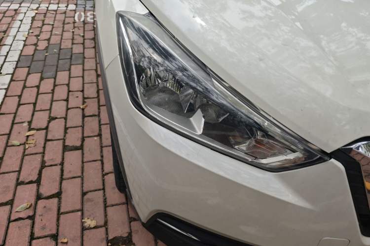 Used Nissan Kicks 2018 1.5L CVT Smart Connect Luxury Edition
