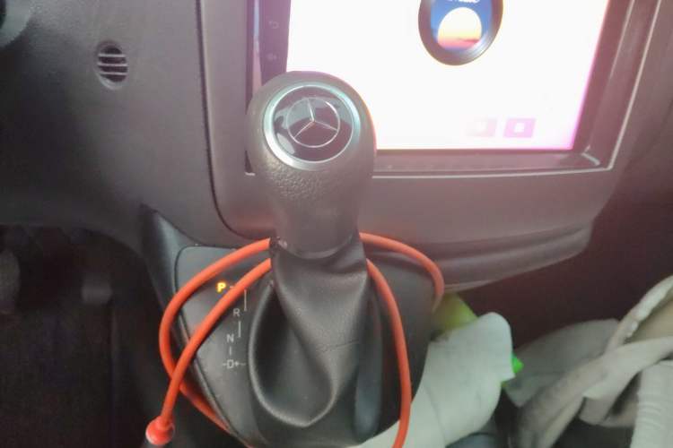 Used Mercedes-Benz Vito 2011 2.5L Elite Edition Gear Lever
