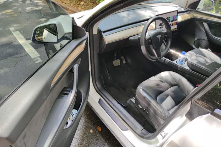 Used Tesla Model Y 2021 Long-Range All-Wheel-Drive Version Driver Seat