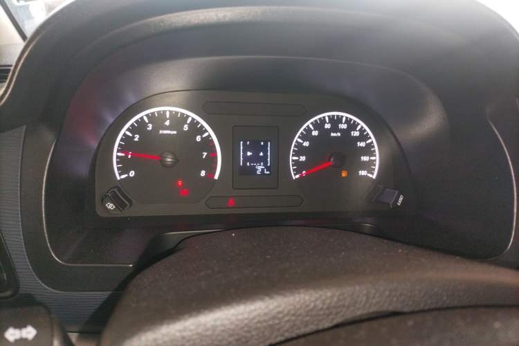 Used FORTHING Lingzhi 2023 M5L 1.6L Base Model 7 Seats
