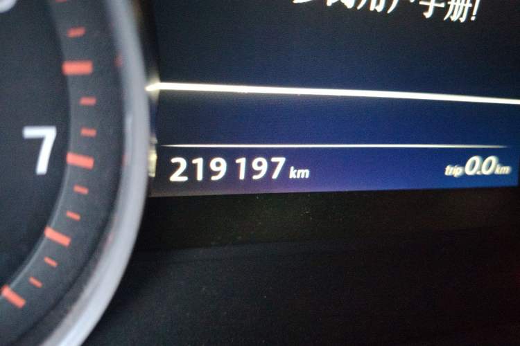 Used Volkswagen Touareg 2011 3.0 TSI Standard Version Odometer Close Up