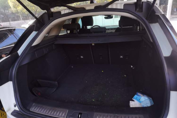 Used Land Rover Range Velar 2019 250 PS