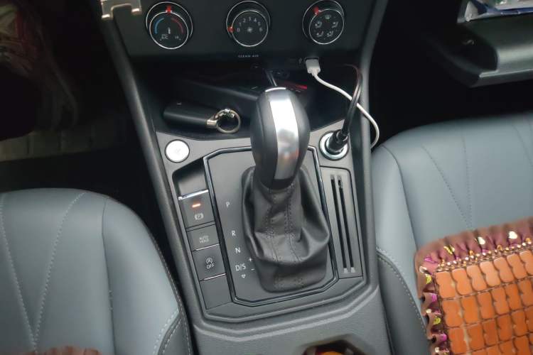 Used Volkswagen Lavida 2024 1.5L Automatic Starry Sky 5 Million Edition Gear Lever