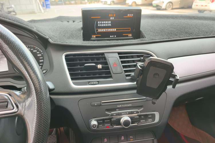 Used Audi Q3 2017 35 TFSI Fashion Model Audio And AC Panel