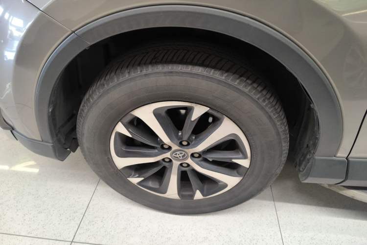 Used Toyota RAV4 2018 2.0L CVT Two-Wheel Drive Fashion X Edition