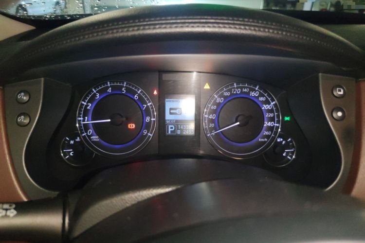 Used Infiniti QX50 2013 2.5L Two-Wheel-Drive Elegant Edition
