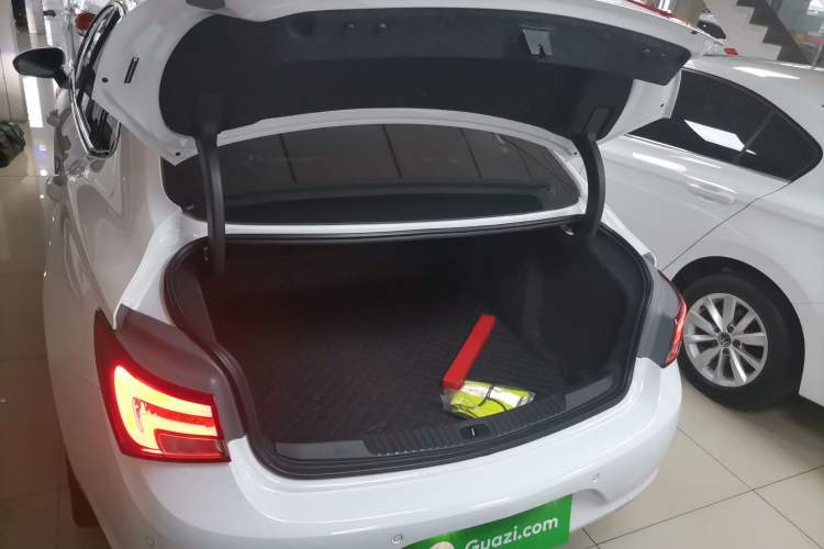 Used Buick Verano 2019 Sedan 20T Dual-Clutch Leading Model
