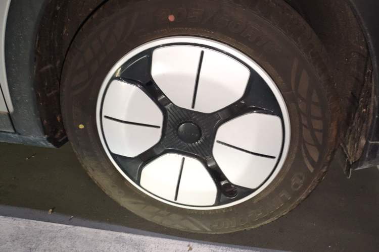 Used Geely Galaxy Geome 2025 410 km Free Version Right Front Wheel Hub