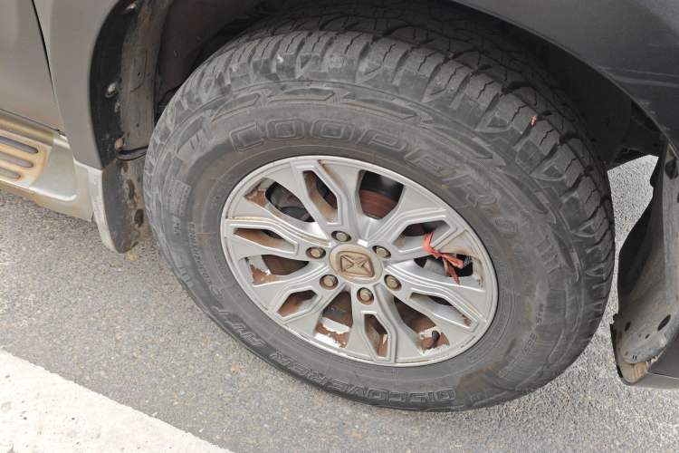 Used JMC Yusheng S350 2016 2.4T Automatic 4x4 Diesel Luxury 5-Seater Right Front Wheel Hub