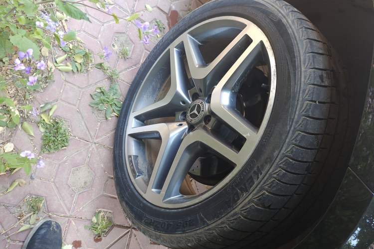 Used Mercedes-Benz GLS 2017 GLS 400 4MATIC Luxury Model Right Front Wheel Hub