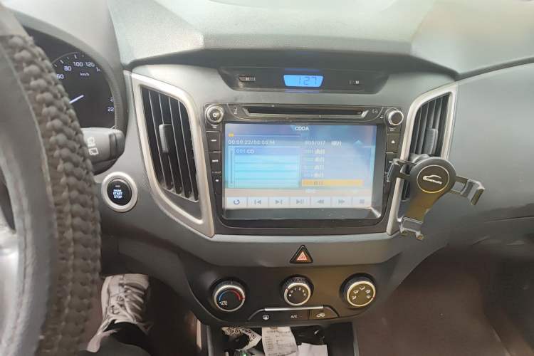 Used Hyundai ix25 2015 1.6L Automatic Two-Wheel Drive Smart GLS Trim Audio And AC Panel