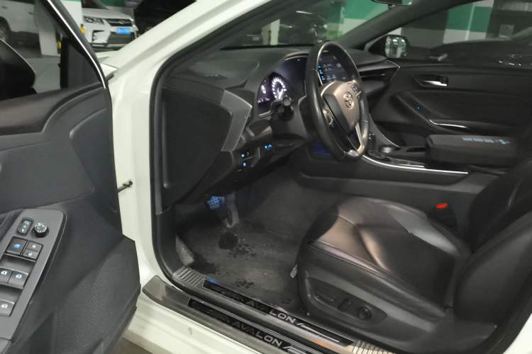 Used Toyota Avalon 2019 2.0L Luxury Edition China VI Standard
