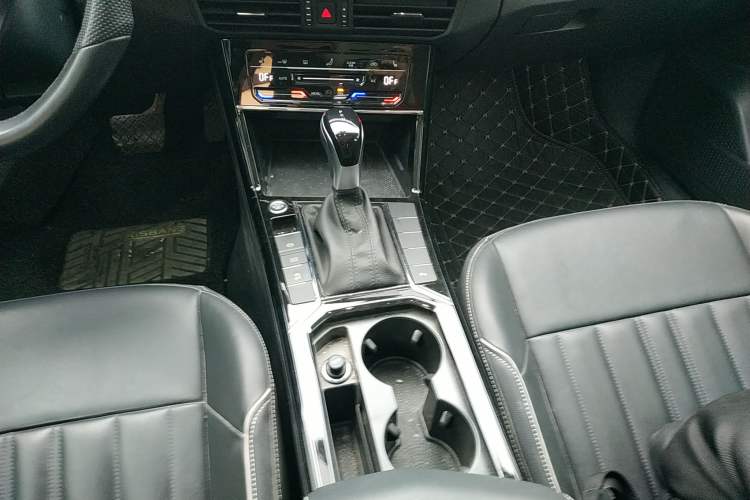 Used Volkswagen Passat 2023 Revised 330TSI Elite Edition Gear Lever