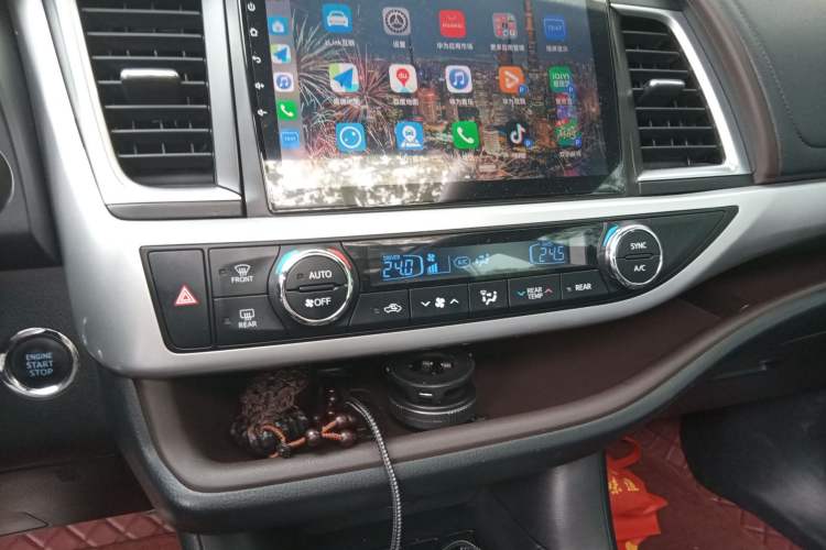 Used Toyota Highlander 2018 2.0T Four-Wheel Drive Luxury Version 7 Seats China VI Standard Audio And AC Panel