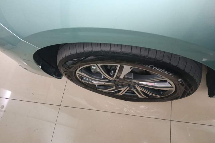 Used SAIC MAXUS Dajia 9 2024 Super Hybrid Ultra-Long Range Forest Edition 7-Seater Left Front Wheel Hub