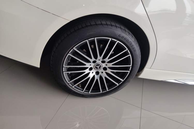 Used Mercedes-Benz C-Class 2024 Restyled C-Class 260 L Sport Edition Right Rear Wheel Hub