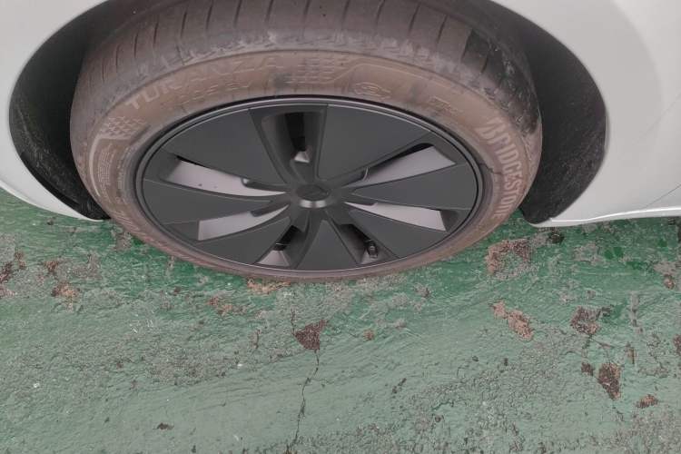 Used Tesla Model 3 2025 Long-Range All-Wheel-Drive Version
