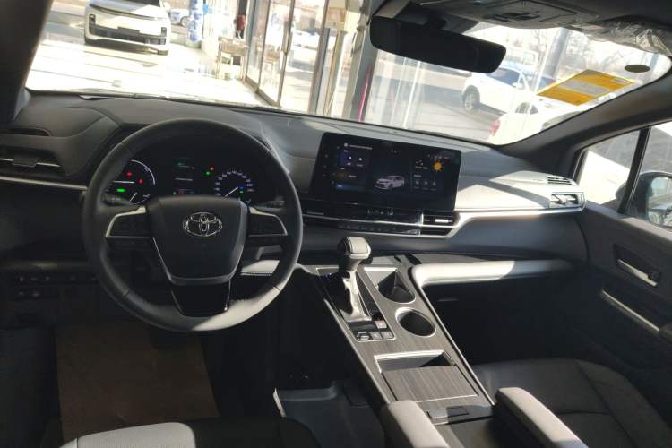 Used Toyota Sienna 2026 Model 2.5L Dual-Engine Four-Wheel-Drive Prestige Edition