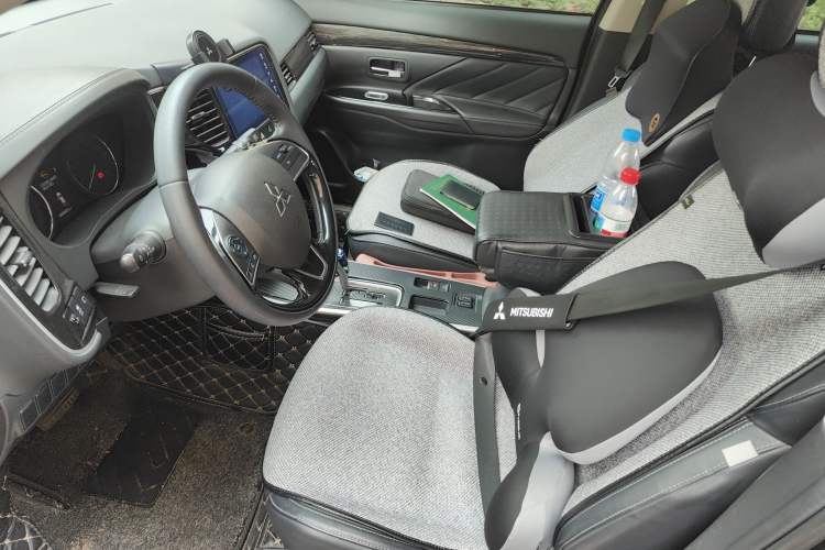 Used Mitsubishi Outlander 2019 2.0L Two-Wheel Drive Comfort Edition 5 Seats China VI Standard
