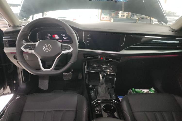 Used Volkswagen Passat 2025 Outstanding Model 380TSI Starry Dragon Glorious Edition
