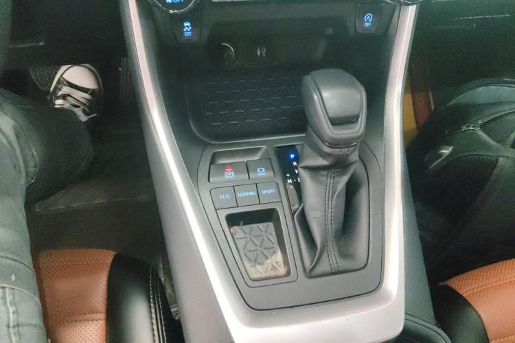 Used Toyota RAV4 2021 2.0L CVT Two-Wheel Drive Fashion Edition Gear Lever