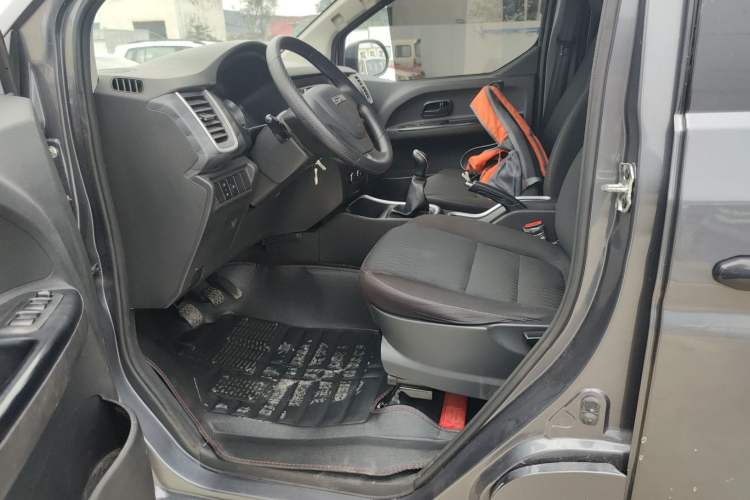 Used Jinbei Gold Hiace M Classic 2024 1.5L Engineering Lion Passenger Vehicle 6 Seats Left Front Seat