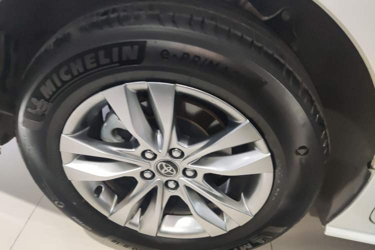 Used Toyota SIENNA 2024 2.5L Hybrid Comfort Edition Right Rear Wheel Hub