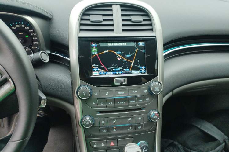 Used Chevrolet Malibu 2014 2.0L Automatic Luxury Edition Audio And AC Panel