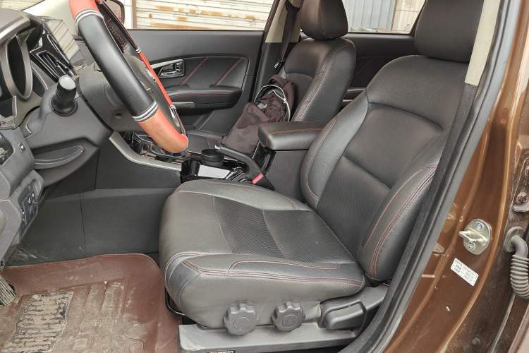 Used Huatai Santa Fe 2016 1.5T Gasoline Manual Two-Wheel Drive Smart Enjoyment i3 Model Left Front Seat