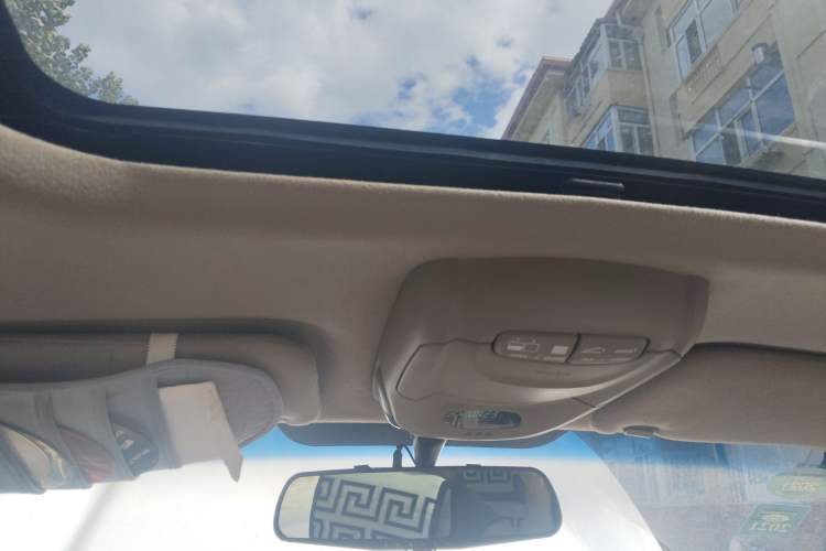 Used Huatai Santa Fe Classic 2012 2.0L Gasoline Manual Two-Wheel Drive with Sunroof
