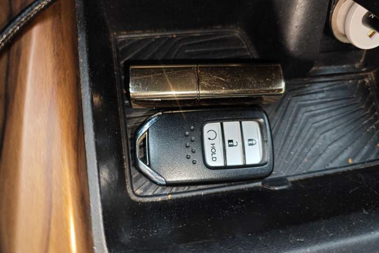 Used Honda CR-V 2017 240TURBO CVT Front-Wheel Drive Fashion Edition