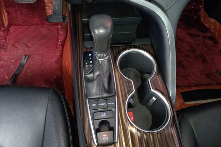 Used Toyota Camry 2018 2.5G Luxury Edition Gear Lever