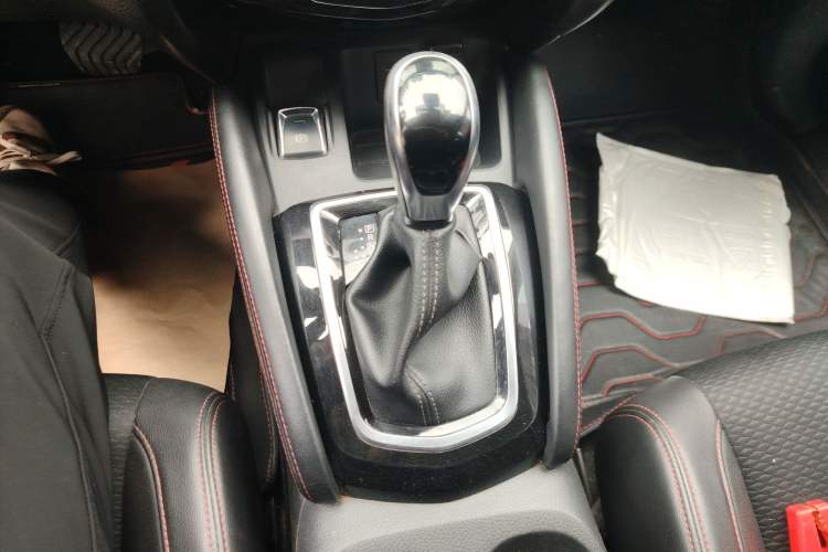 Used Nissan Qashqai 2019 2.0L CVT Luxury Edition Gear Lever