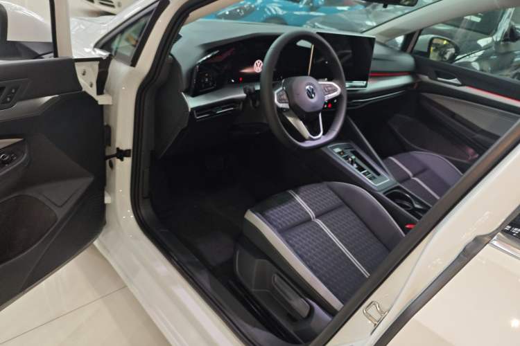 Used Volkswagen Golf 2026 300TSI Pro
