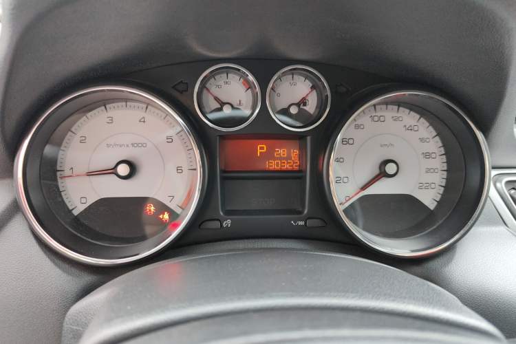 Used Peugeot 308 2013 1.6L Automatic Fashion Model Odometer Close Up