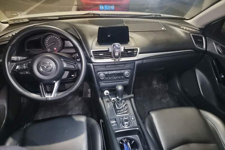 Used Mazda 3 Axela 2019 Cloud-Controlled Sedan 1.5L Automatic Luxury Model China VI Standard Center Console