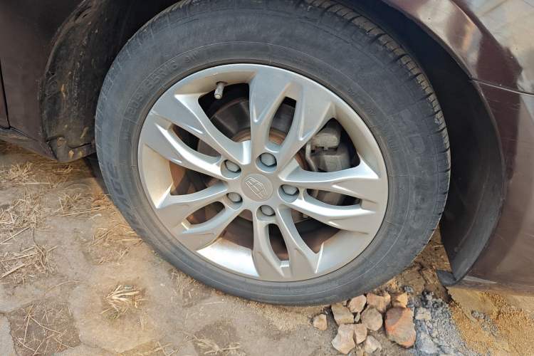 Used Geely Auto Emgrand 2015 Sedan 1.5L CVT Upward Version