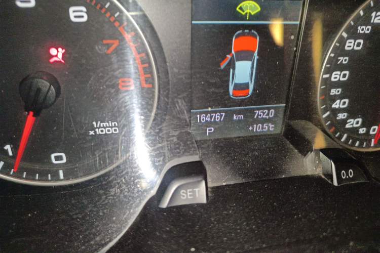 Used Audi A4L 2010 2.0 TFSI Sport Edition Odometer Close Up