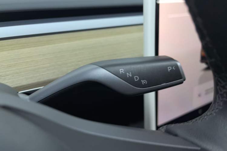 Used Tesla Model Y 2022 Revised Version Rear-Wheel Drive Gear Lever