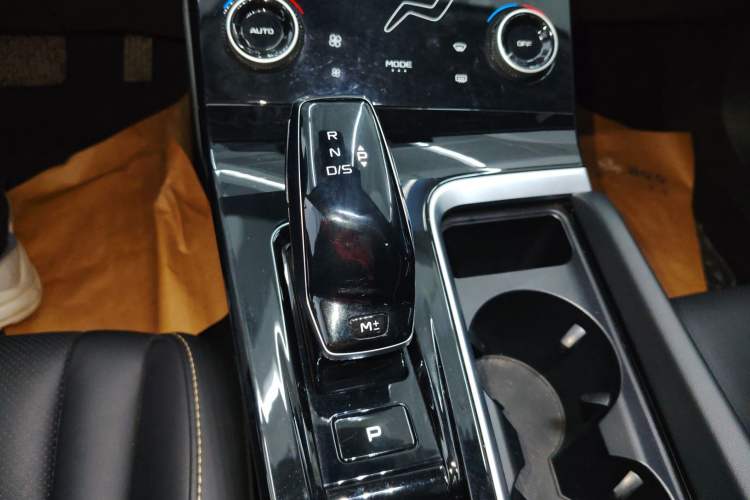 Used Bestune B70 2023 Third Generation 1.5T Automatic Enjoyment Version Gear Lever