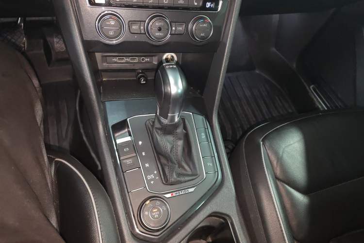 Used Volkswagen Tiguan 2018 330TSI All-Wheel-Drive Innovation Model Gear Lever