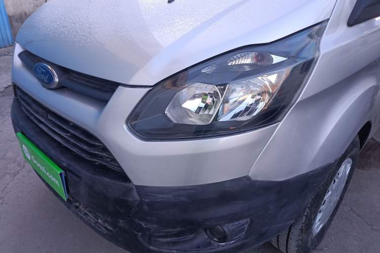 Used Ford Transit 2017 2.0T Diesel Multi-Function Commercial Vehicle Mid-Drive Mid-Roof China V Standard
