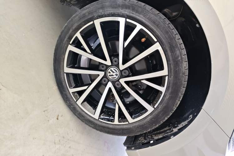 Used Volkswagen Lavida 2019 280TSI DSG Luxury Edition China VI Standard Right Front Wheel Hub