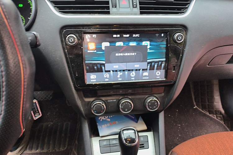 Used Skoda Octavia 2019 1.5L Automatic Comfort Edition Audio And AC Panel