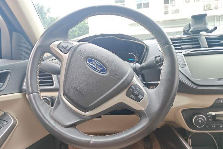 Used Ford Escort 2015 1.5L Automatic Fashion Model
