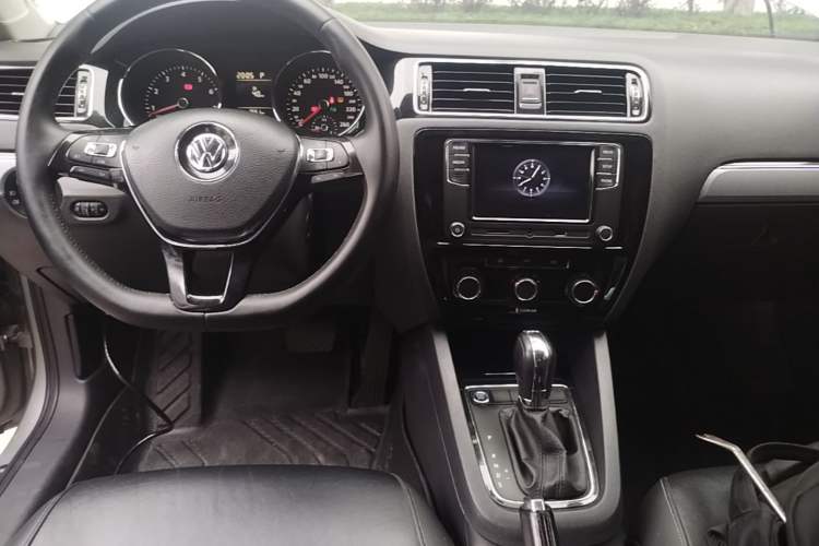 Used Volkswagen Sagitar 2017 230TSI Automatic Comfort Version