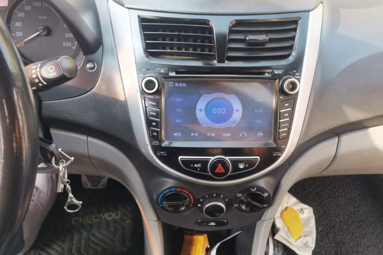 Used Hyundai Verna (older generation) 2014 1.4L Manual Smart GLS Trim Audio And AC Panel