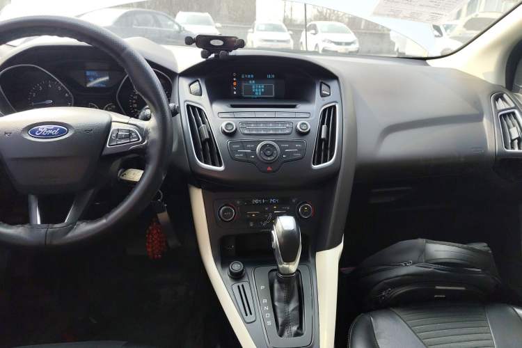 Used Ford Focus 2015 Hatchback 1.6L Automatic Fashion Edition