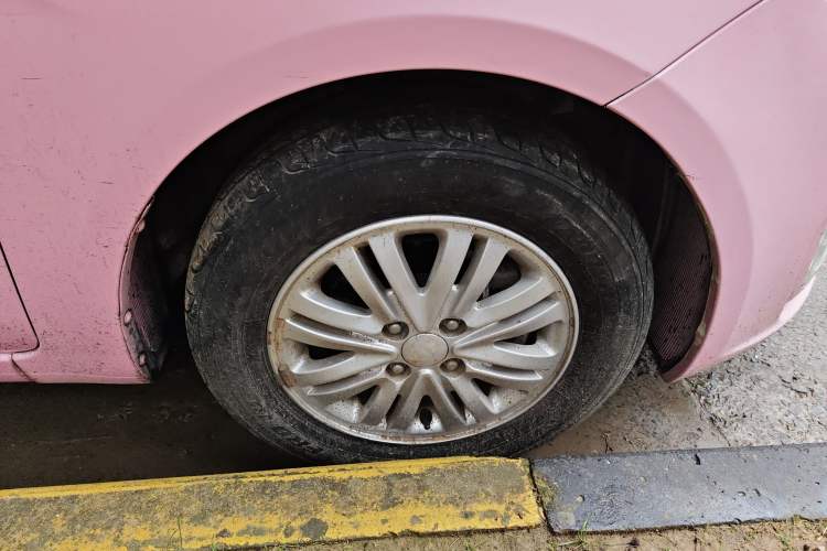 Used Kia K2 2012 Sedan 1.4L MT TOP Commemorative Edition
